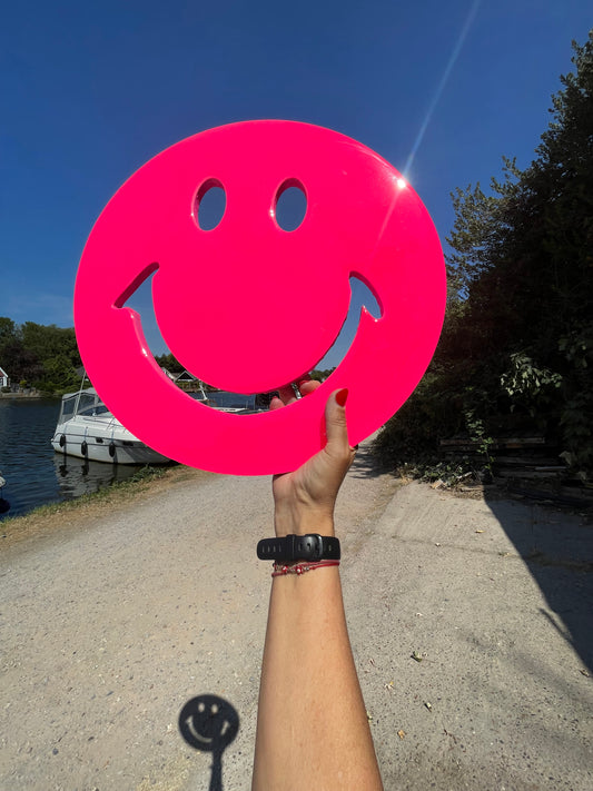 Epoxy resin smiley in hot pink
