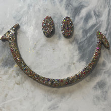 Large gold glitter and sequin eyes and mouth.