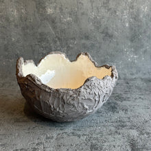 Medium Hatched in grey and white