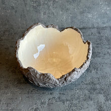 Medium Hatched in grey and white