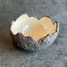Medium Hatched in grey and white