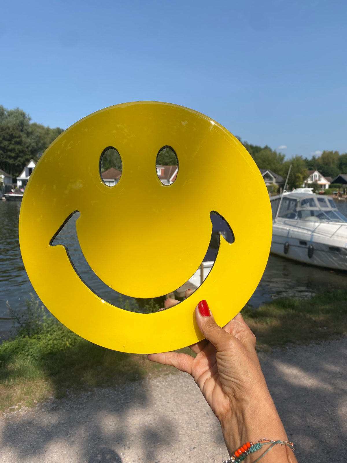 Epoxy resin smiley in classic yellow
