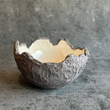 Medium Hatched in grey and white