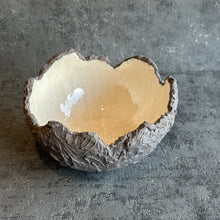 Medium Hatched in grey and white
