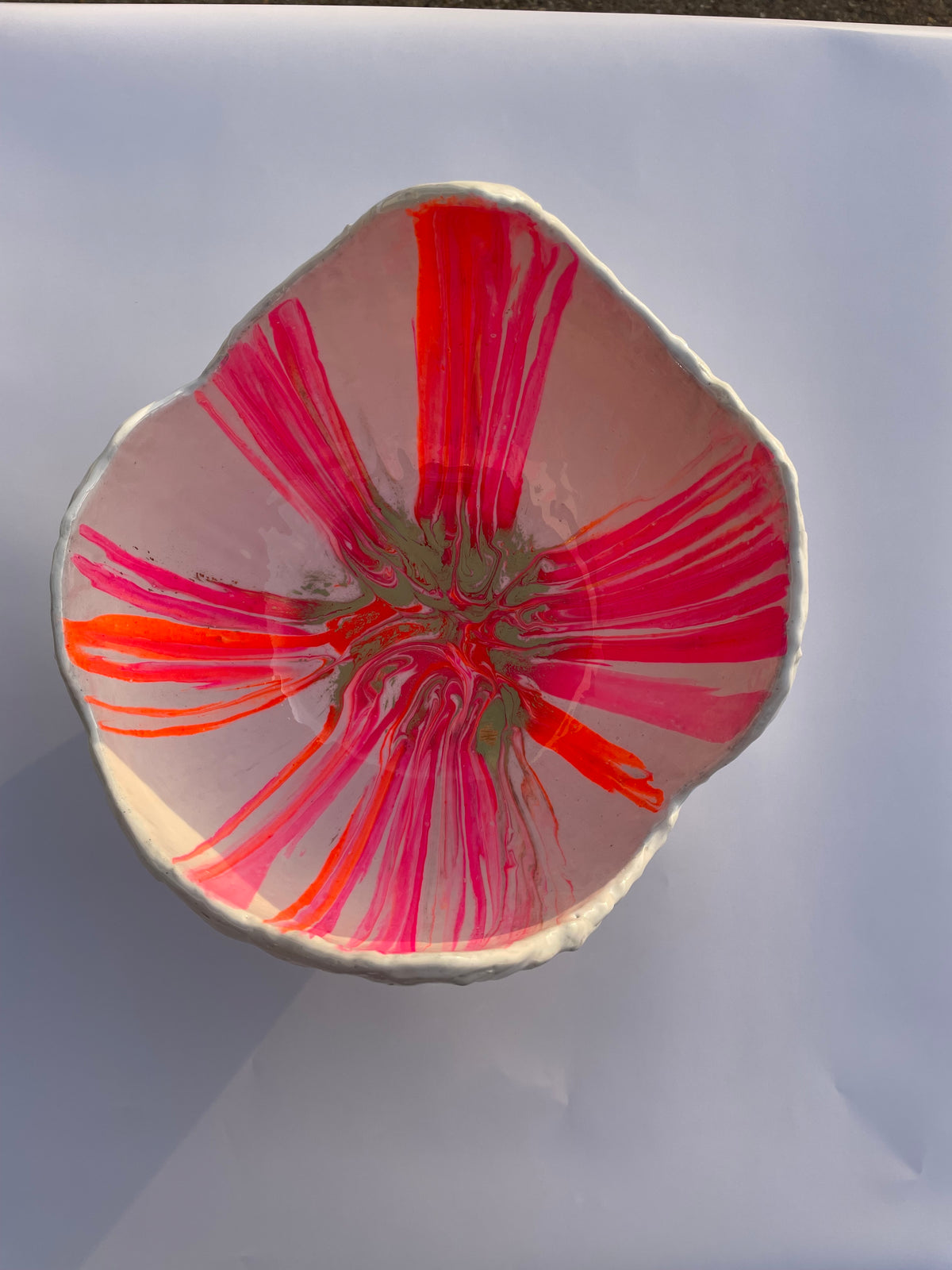 XL white hot pink and orange with gold hatched