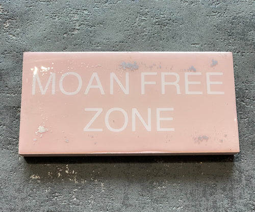 Moan free plaque in baby pink and white