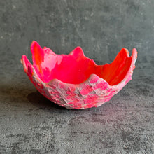 Small Hatched in hot pink and orange