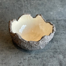 Medium Hatched in grey and white