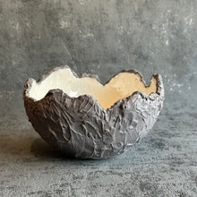 Medium Hatched in grey and white