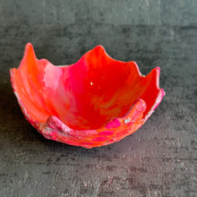 Small Hatched in hot pink and orange