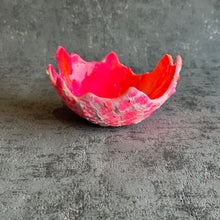 Small Hatched in hot pink and orange