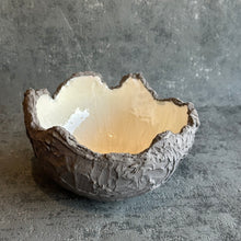 Medium Hatched in grey and white