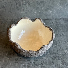 Medium Hatched in grey and white