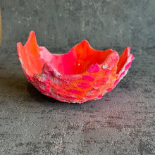 Small Hatched in hot pink and orange
