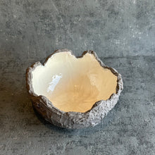 Medium Hatched in grey and white