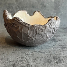 Medium Hatched in grey and white