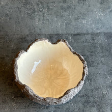 Medium Hatched in grey and white