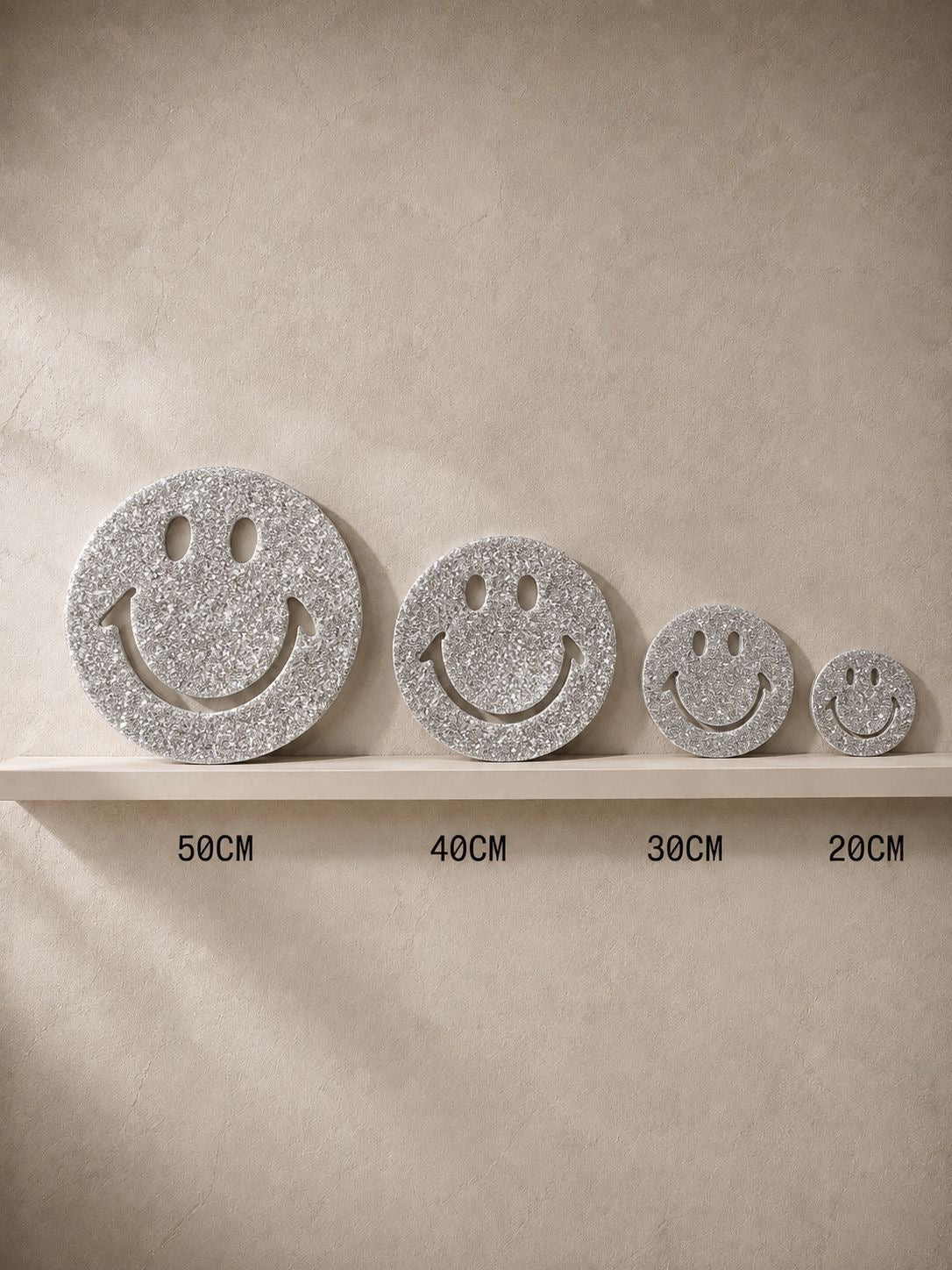 Epoxy resin smiley in silver glitter