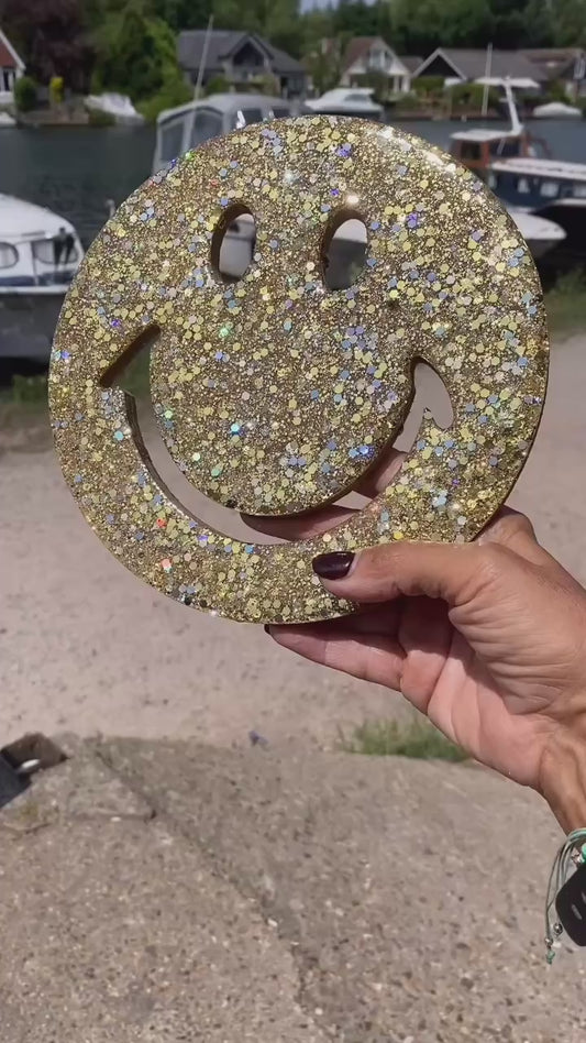 Epoxy resin smiley in gold glitter