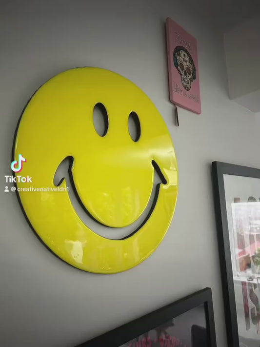 Epoxy resin smiley in classic yellow