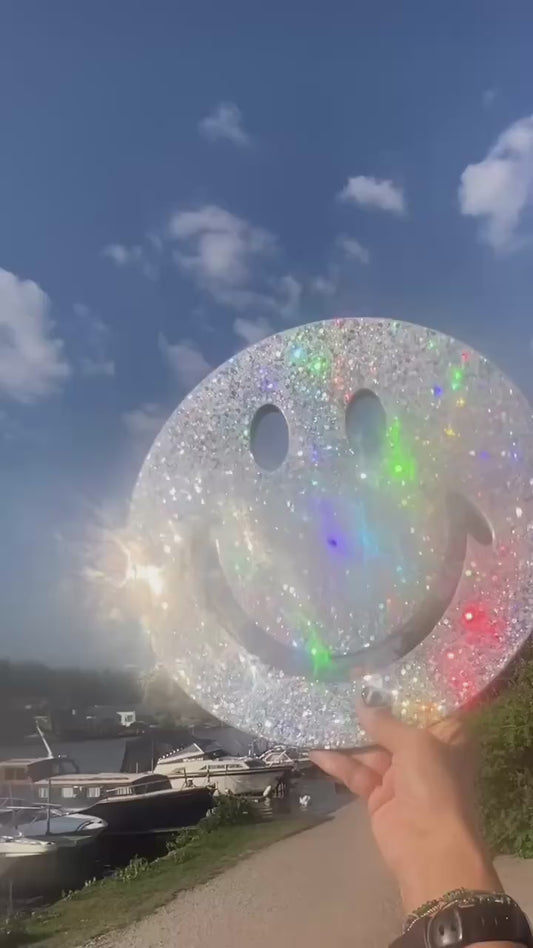 Epoxy resin smiley in silver glitter