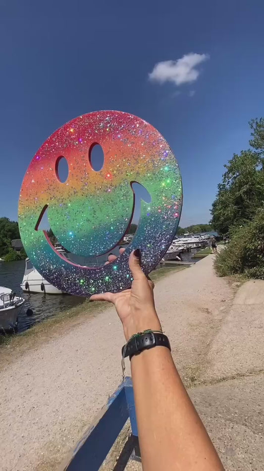 Epoxy resin smiley in rainbow